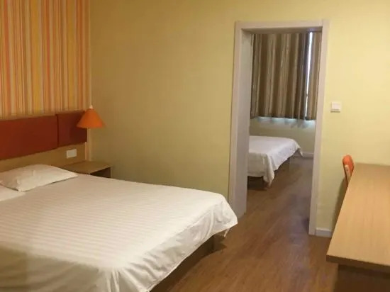 Вэйхай: Home Inn (Weihai Wanda Plaza Haibin Road Crown Bathing Beach)