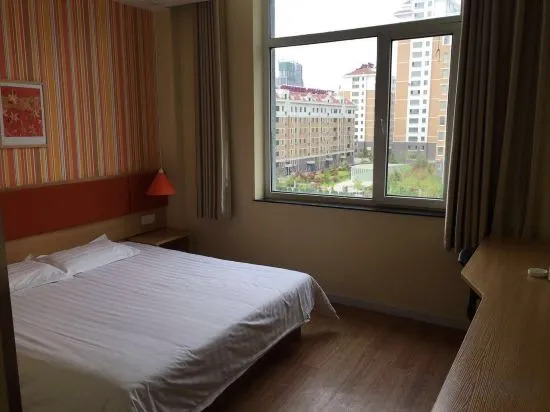 Вэйхай: Home Inn (Weihai Wanda Plaza Haibin Road Crown Bathing Beach)