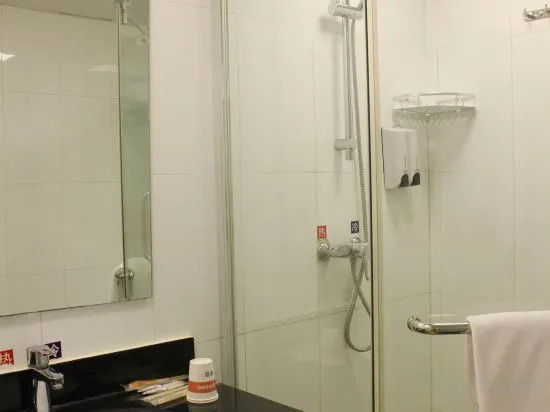 Вэйхай: Home Inn (Weihai Wanda Plaza Haibin Road Crown Bathing Beach)