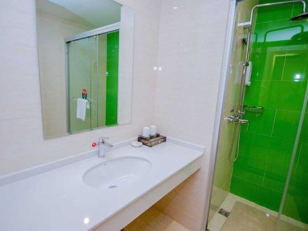 Наньтун: GreenTree Inn Nantong Tongzhou Zhangzhishan Town Deli Square Express Hotel