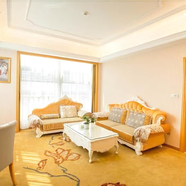 Лешан: Vienna International Hotel (Leshan High-speed Railway Station)