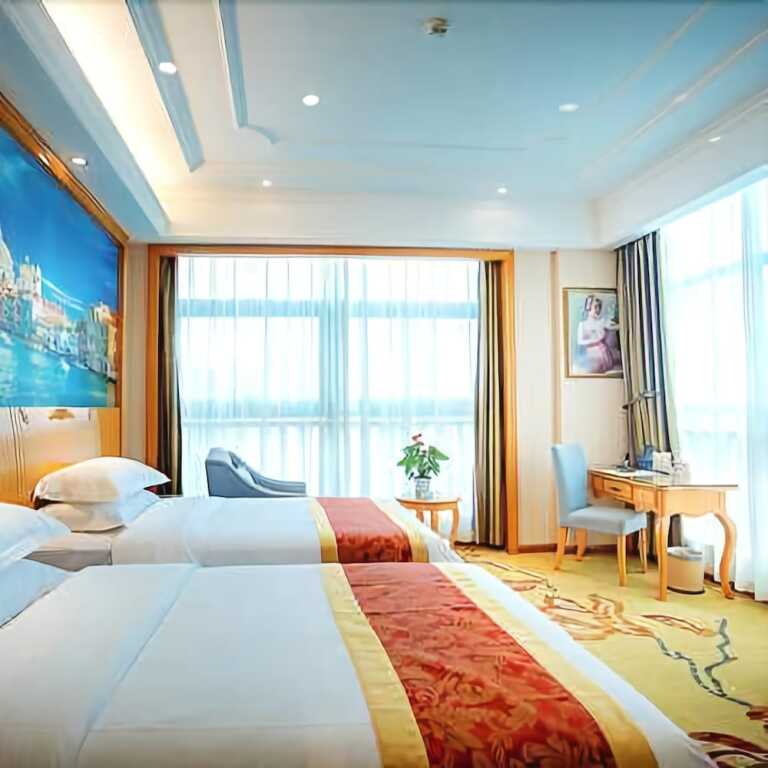 Лешан: Vienna International Hotel (Leshan High-speed Railway Station)