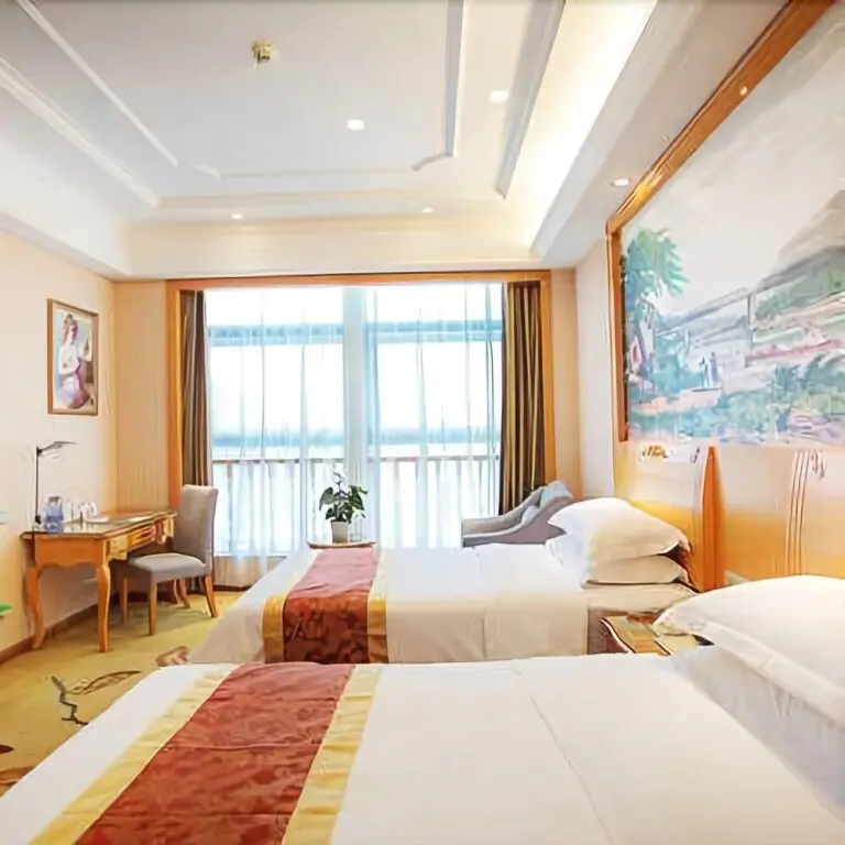 Лешан: Vienna International Hotel (Leshan High-speed Railway Station)