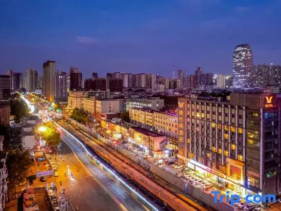 Vienna Hotel (Jinan Huayuan Road ) — фото 1