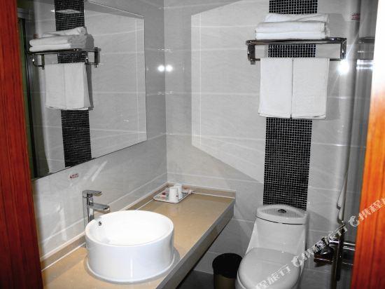 Шанхай: Junyi Hotel (Shanghai Hongqiao Railway Station National Exhibition and Convention Center)