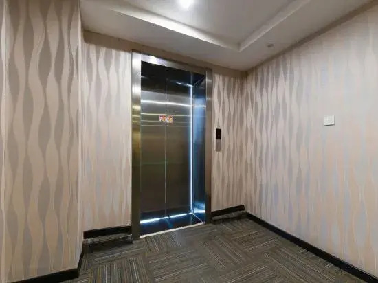 Циндао: City 118 (Qingdao Exhibition Center Hai'er Road)