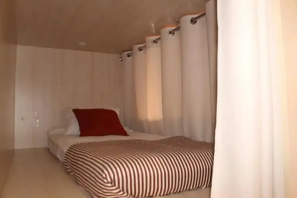 Москва: Dad&Cat Capsule Hotel