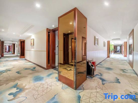 Чунцин: Yifeng Hotel (Wenli College Honghe Campus Store)