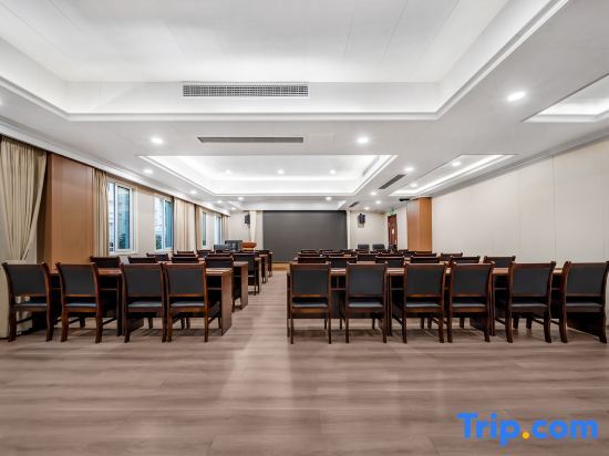 Чунцин: Yifeng Hotel (Wenli College Honghe Campus Store)