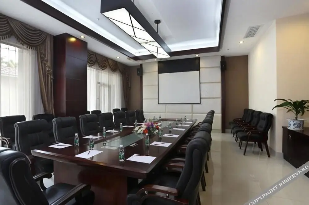 Вэнчен: Coconut Grove Herton Sea View Hotel
