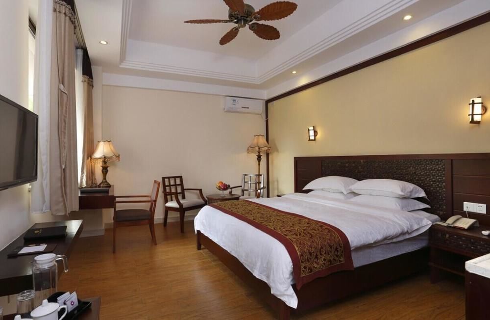 Вэнчен: Coconut Grove Herton Sea View Hotel