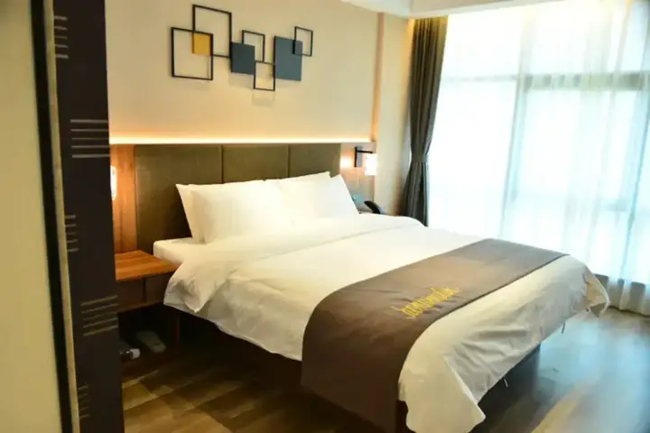 Ляньюньган: Homeinn Plus Hotel (Donghai Pedestrian Street Railway Station)