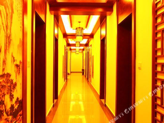 Лешан: Yangguang Hotel