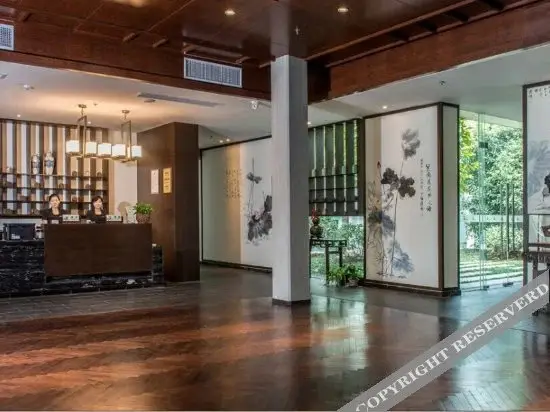 Уси: Renwen Yuexi Hotel
