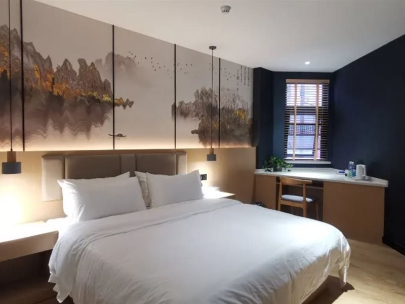 Наньян: Xixia Guose Tianxiang Riverbank Hotel (Times Square - Music Fountain Branch)