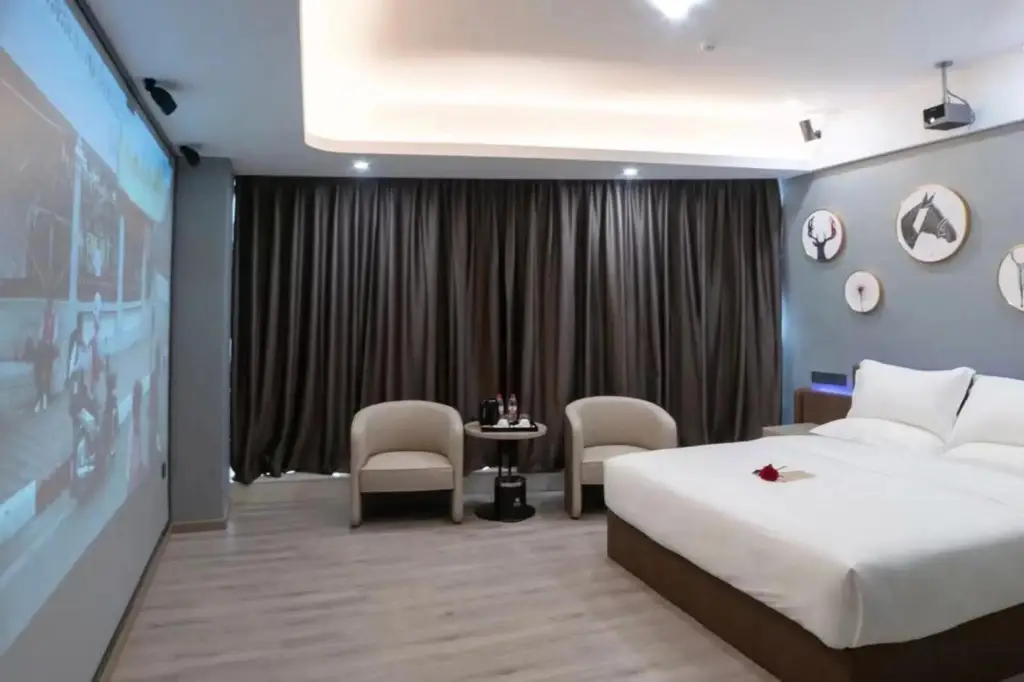Гуанчжоу: Movie Hotel (Guangzhou Pazhou Exhibition Center Store)