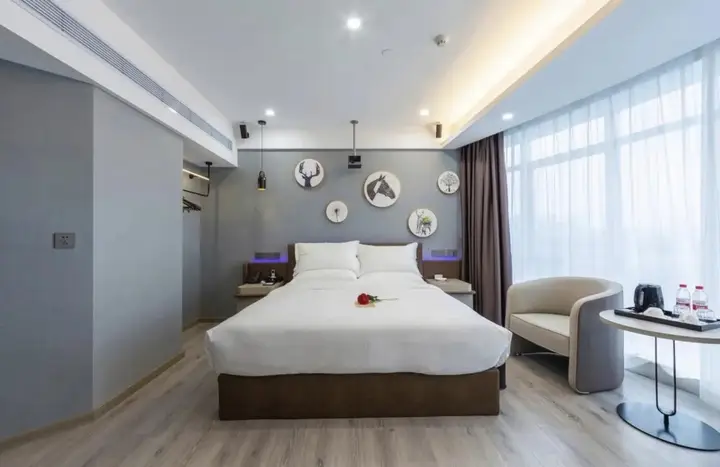 Гуанчжоу: Movie Hotel (Guangzhou Pazhou Exhibition Center Store)