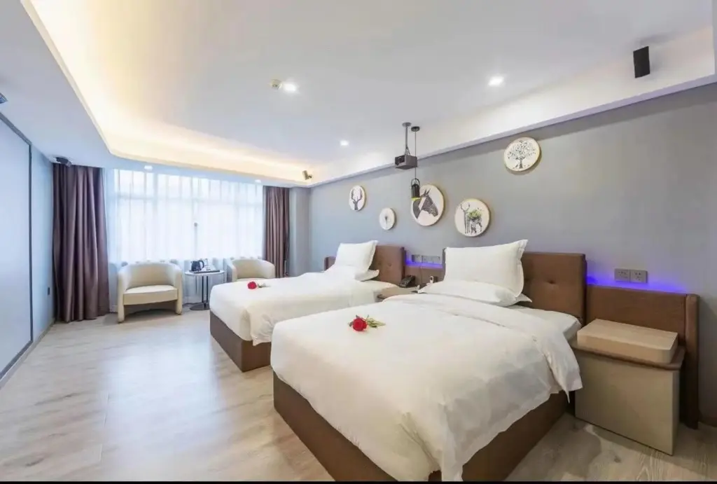 Гуанчжоу: Movie Hotel (Guangzhou Pazhou Exhibition Center Store)