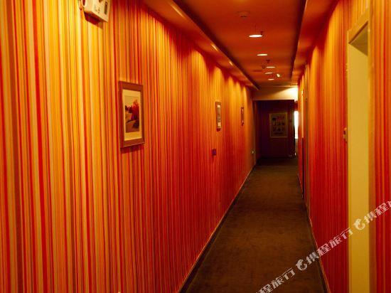 Корла: Rujiapai Baiyun Hotel Korla Tianshan East Road