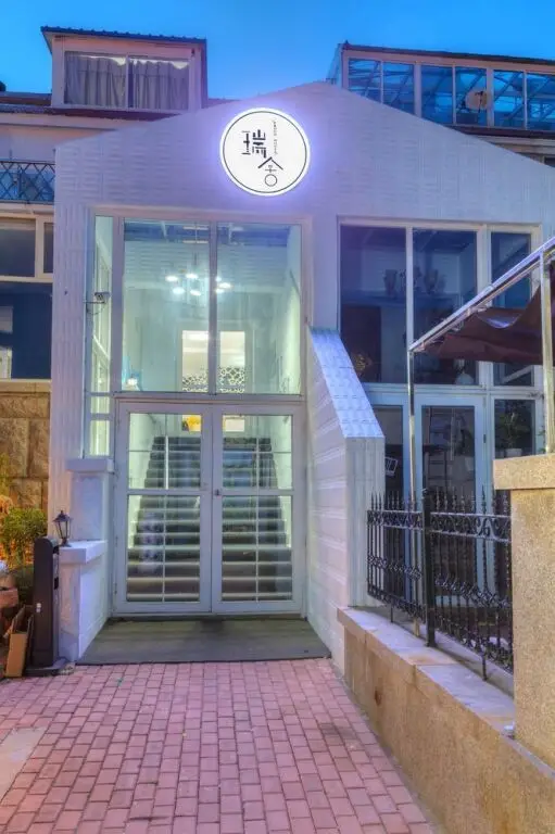 Циндао: Qingdao Proud House