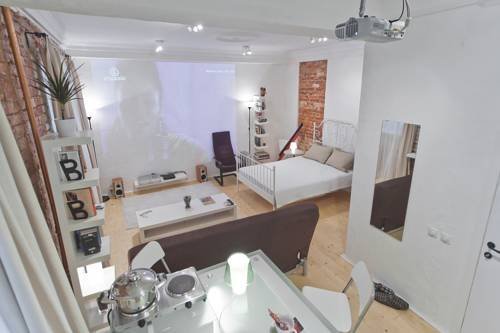 Москва: Mama Ro Apartments At Patriarshiye Ponds
