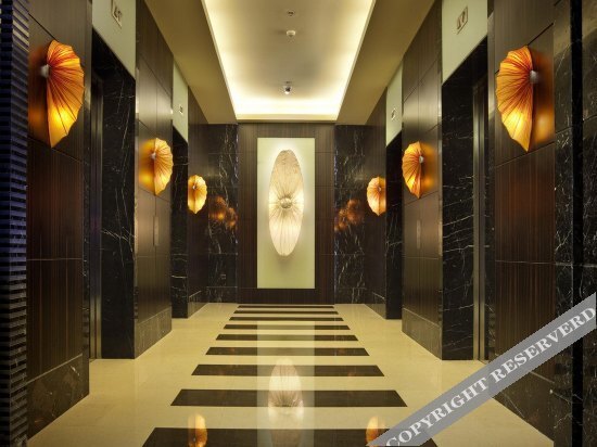 Вэйхай: Parallel World Courtyard Hotel (Weihai R-T Mart)