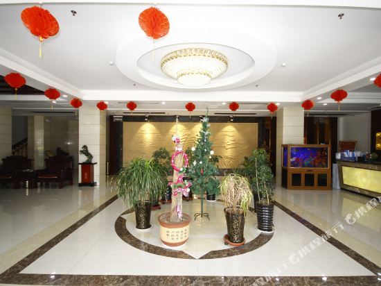Хецзе: Huasheng New Town Hotel (Caoxian Zhuangzhai Industrial Park Branch)