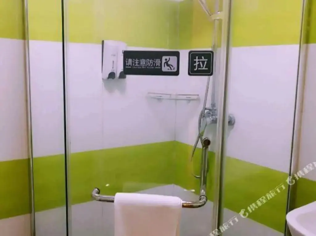 Чэнду: Super 8 Hotel (Chengdu University of Traditional Chinese Medicine Provincial Hospital Subway Station)