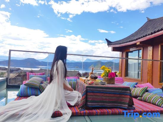 Shanhai Yushu Designer Lakeview Holiday Guesthouse — фото 1
