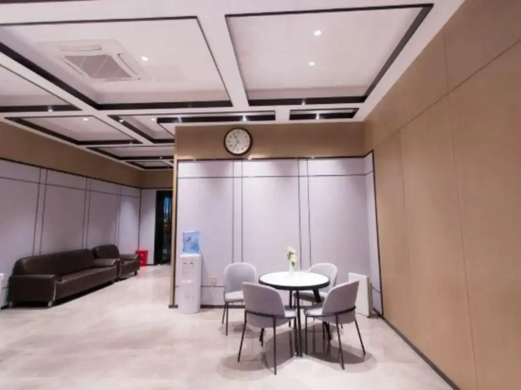 Чжэнчжоу: Dongfang Juyi Hotel (Zhengzhou East Railway Station Kailin IFC)
