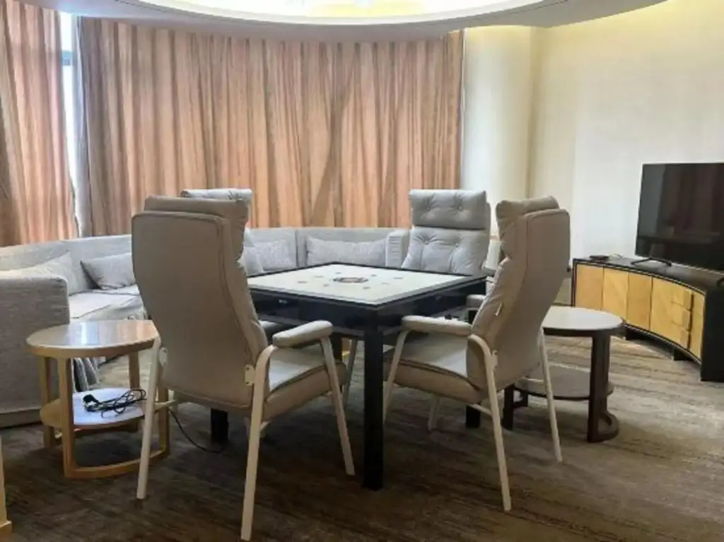 Чжэнчжоу: Dongfang Juyi Hotel (Zhengzhou East Railway Station Kailin IFC)