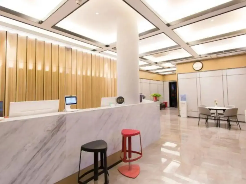 Чжэнчжоу: Dongfang Juyi Hotel (Zhengzhou East Railway Station Kailin IFC)