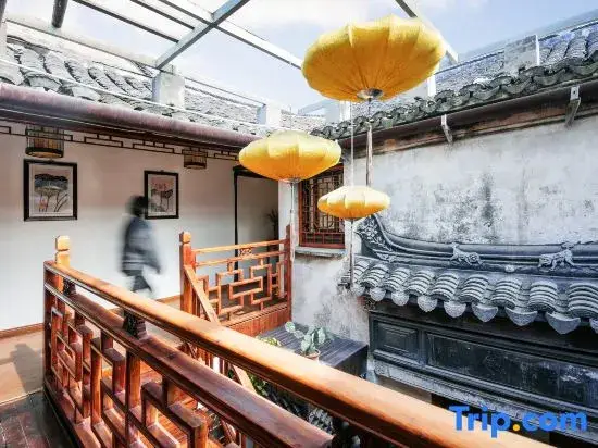 Шанхай: Qianshe Mengli Shuixiang Linhe Inn