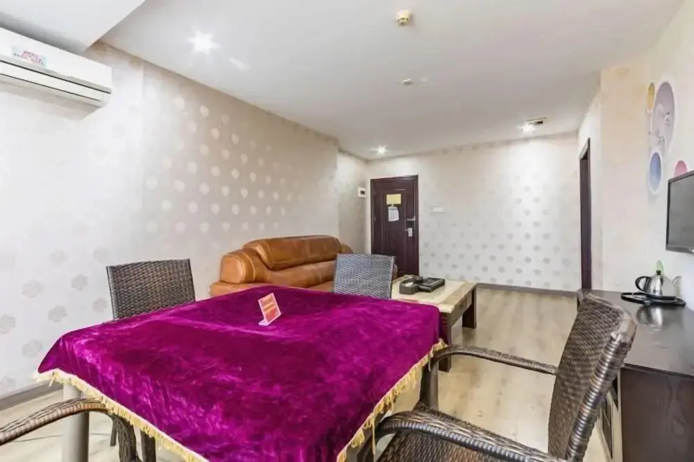 Мейчжу: Yipin Business Hotel (Meizhou Municipal Government)