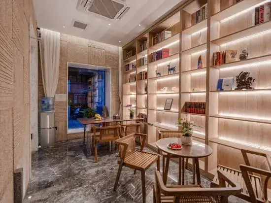 Куньмин: Man · Hotel（Kunming Railway Station Tangzixiang Subway station store）