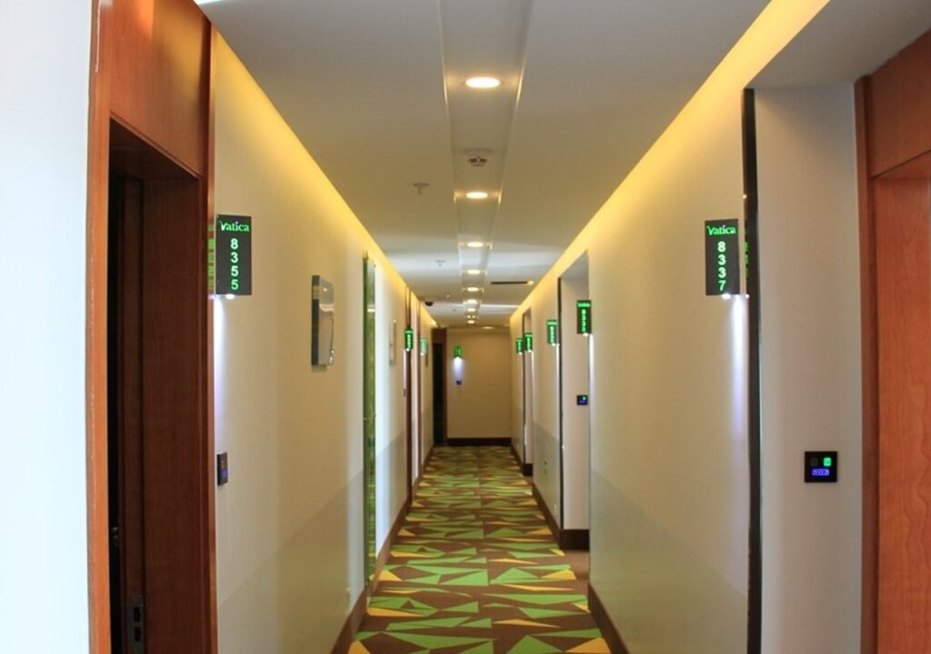 Шанхай: Vatica ShangHai International Tourist Resort Huaxia(E)Road Metro Stati