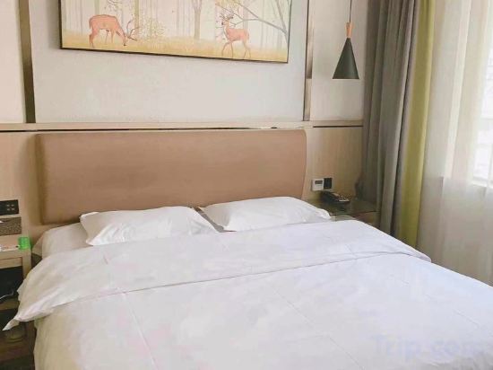 Хуанган: Moli Huakai Chain Hotel Huanggang Yiai Lake