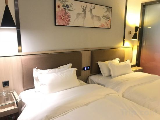 Хуанган: Moli Huakai Chain Hotel Huanggang Yiai Lake