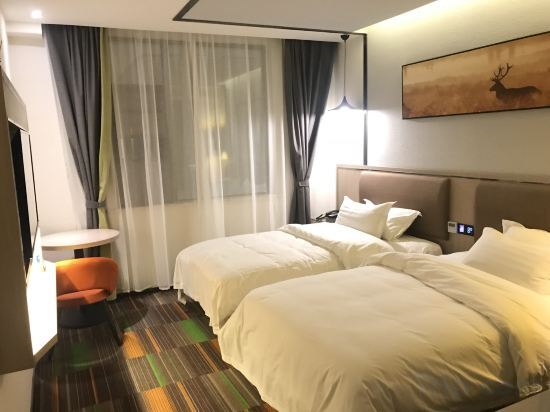 Хуанган: Moli Huakai Chain Hotel Huanggang Yiai Lake