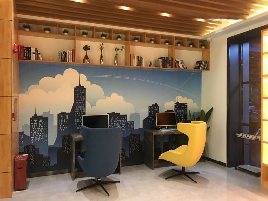 Хуанган: Moli Huakai Chain Hotel Huanggang Yiai Lake