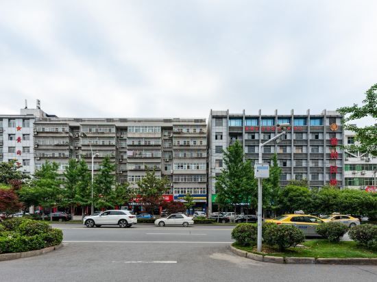 Хуанган: Moli Huakai Chain Hotel Huanggang Yiai Lake