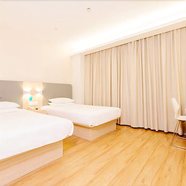 Цзинань: Hanting Hotels in Jinan Olympic Sports Centre Store