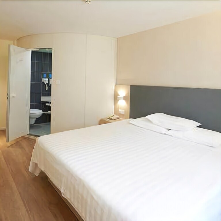 Цзинань: Hanting Hotels in Jinan Olympic Sports Centre Store