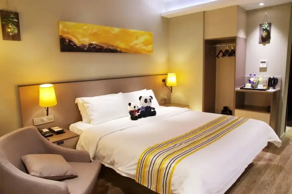 Чэнду: Homeinn Plus Hotel (Chengdu Taikoo Li Chunxi Road 339)