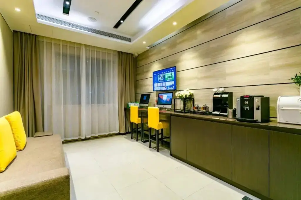 Чэнду: Homeinn Plus Hotel (Chengdu Taikoo Li Chunxi Road 339)