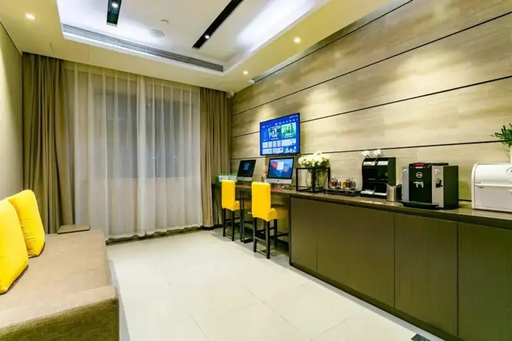 Чэнду: Homeinn Plus Hotel (Chengdu Taikoo Li Chunxi Road 339)