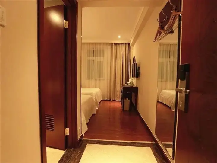 Санья: GreenTree Inn Hainan Sanya Chunyuan Seafood Square Express Hotel