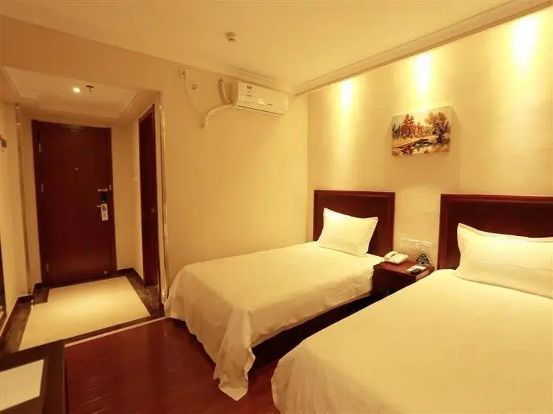 Санья: GreenTree Inn Hainan Sanya Chunyuan Seafood Square Express Hotel