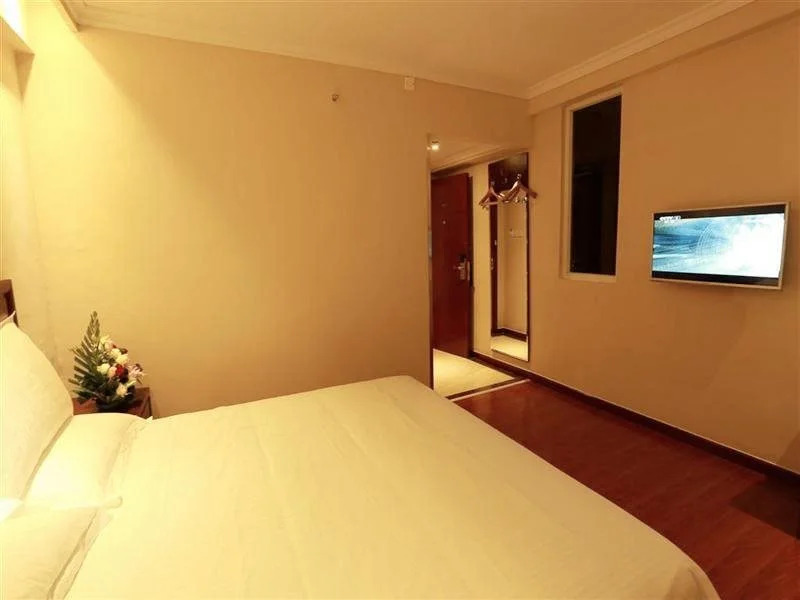 Санья: GreenTree Inn Hainan Sanya Chunyuan Seafood Square Express Hotel