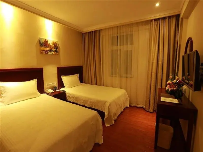 Санья: GreenTree Inn Hainan Sanya Chunyuan Seafood Square Express Hotel